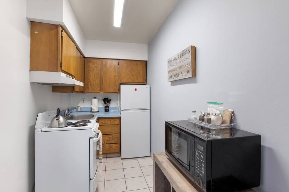 Functional and well-stocked kitchen with all the essentials to make you feel at home.
