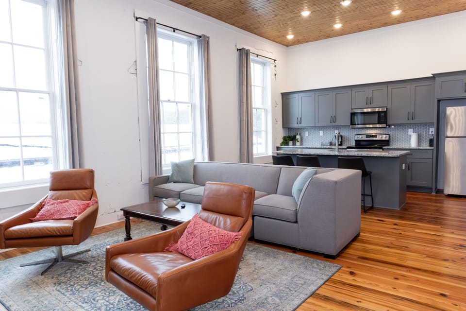 Picture-perfect and snug, this loft welcomes you with open arms. 