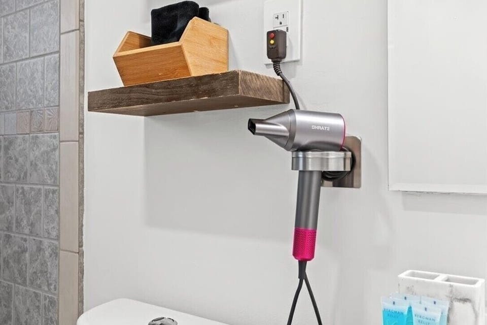 Enjoy getting ready with the Dyson style hair dryer. Quick, powerful, protects