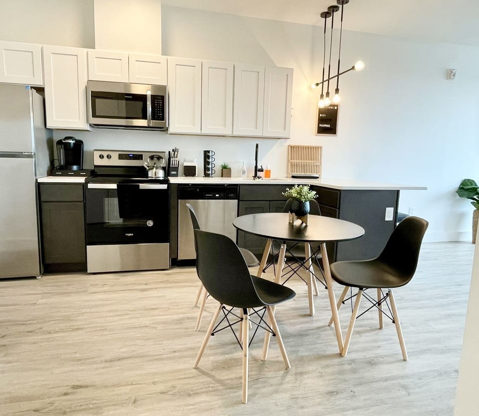 --- Open-concept kitchen, including dining area and breakfast bar ---