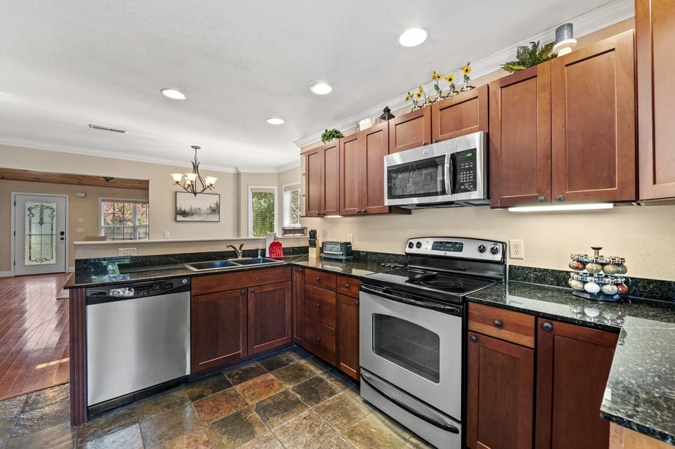 Fully Equipped w/ blender, barware, toaster, crockpot, picnic basket, & spices. 