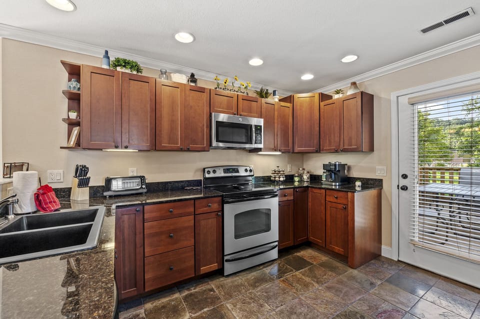 Fully equipped kitchen, including , full set of cookware, bakeware, cont...