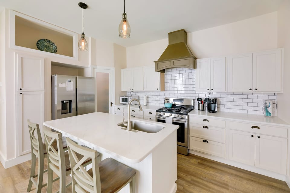 Kitchen | Hot Water Pot | Blender | Coffee Maker | Spices