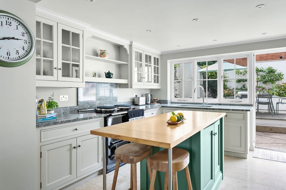 Bright and spacious kitchen with island - Poplar Cottage