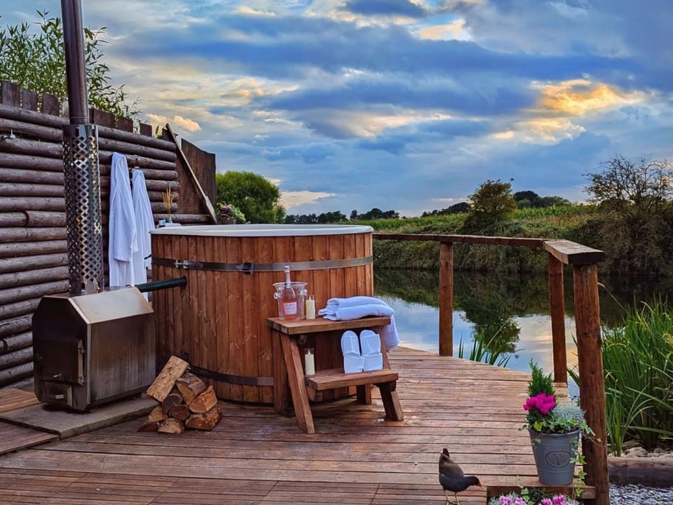 Private hot tub for two