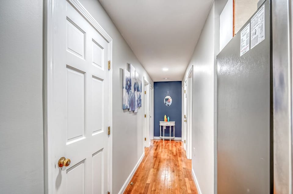 Hallway to bedrooms