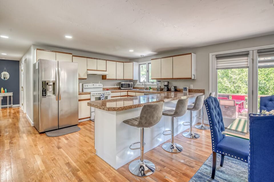 Kitchen with island