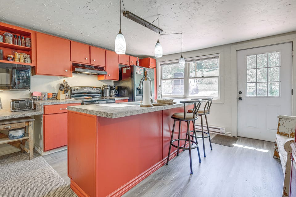 Kitchen | Cooking Basics | Coffee Maker | Paper Towels/Trash Bags Provided