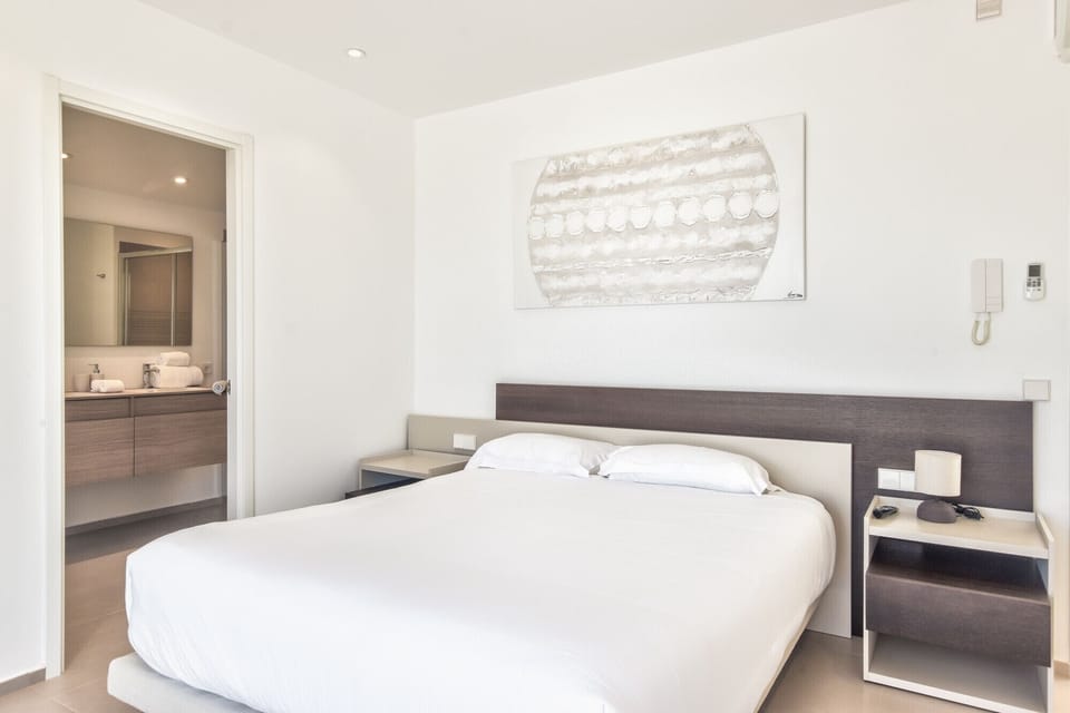 Large bedroom with bathroom