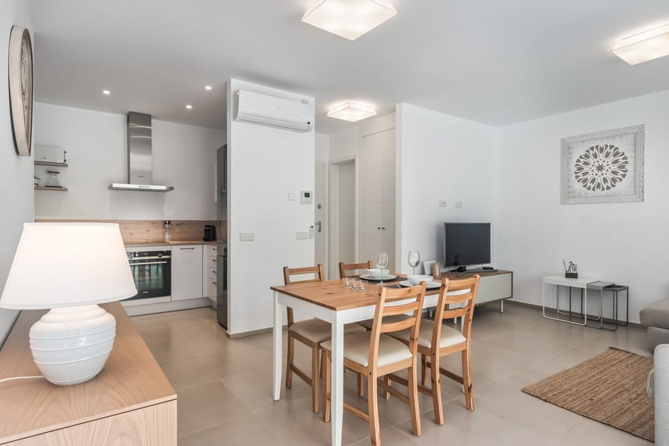 Beautiful spacious living room with dining room and fully equipped kitchen