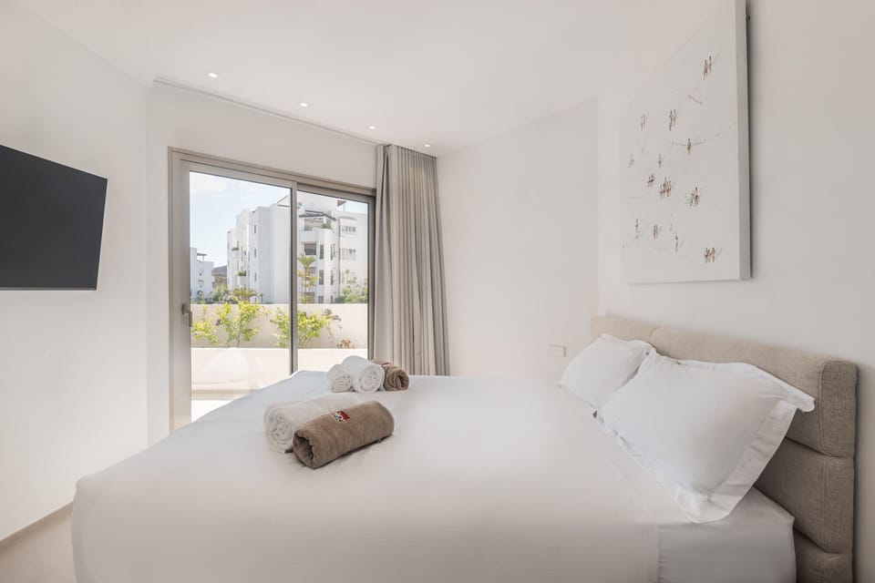 Comfortable bedroom with a 1.60m queen-size bed