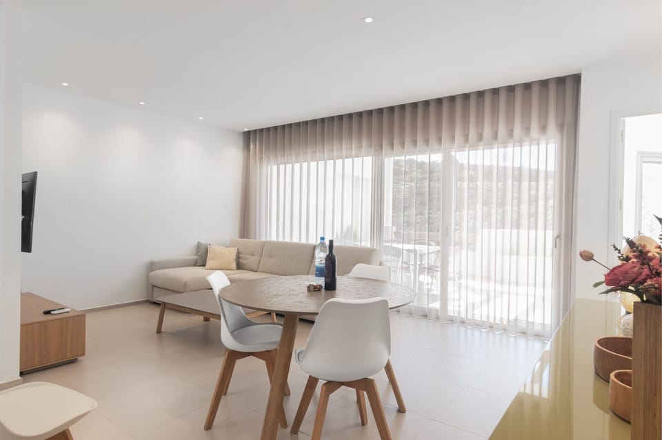 Beautiful spacious living room with dining room