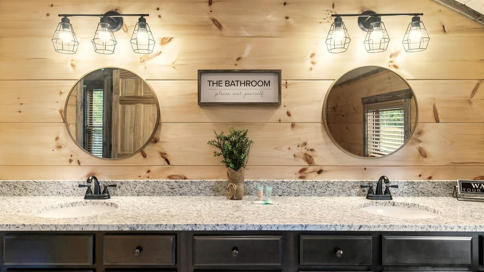 We'll make you a deal: a cozy bathroom with two sinks, perfect for your getaway.
