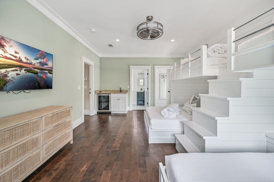 Sea-Rest - Seacrest - Second Floor - Bedroom #4 Twin XL/Queen Bunks