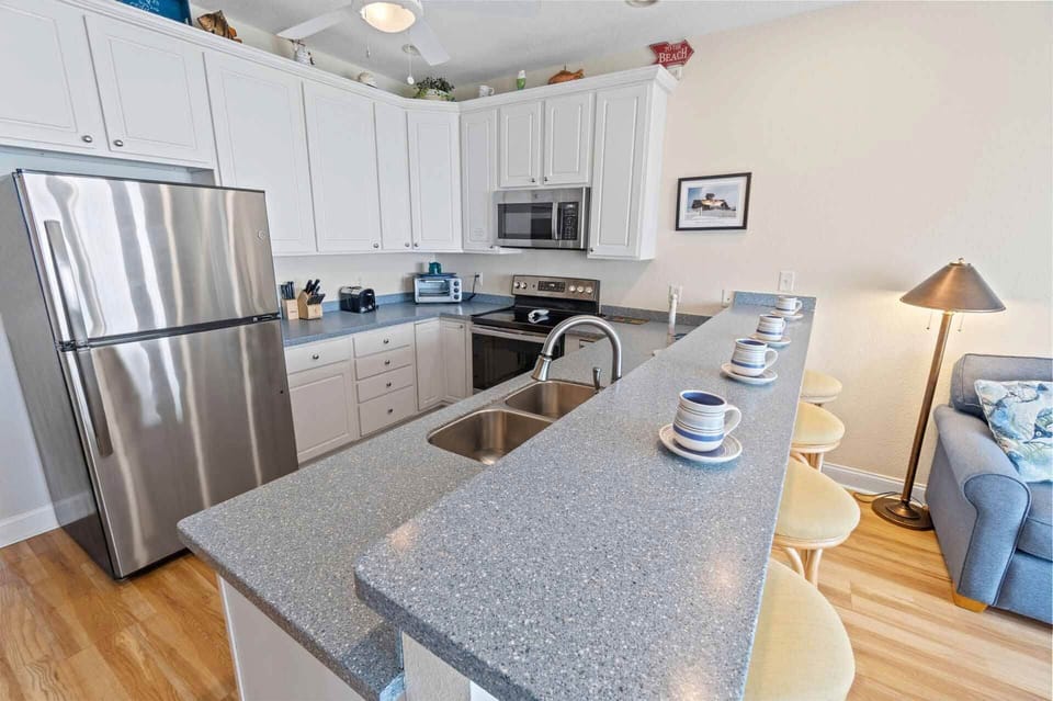 Surf-or-Sound-Realty-1023-Island-Time-Kitchen-2
