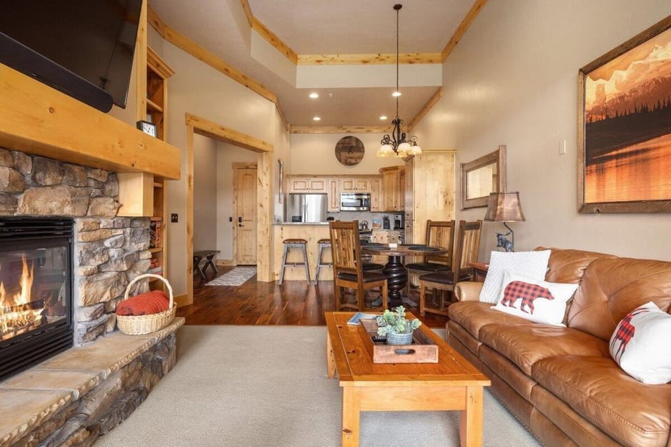 Entertain effortlessly with open sightlines from sofa to kitchen.