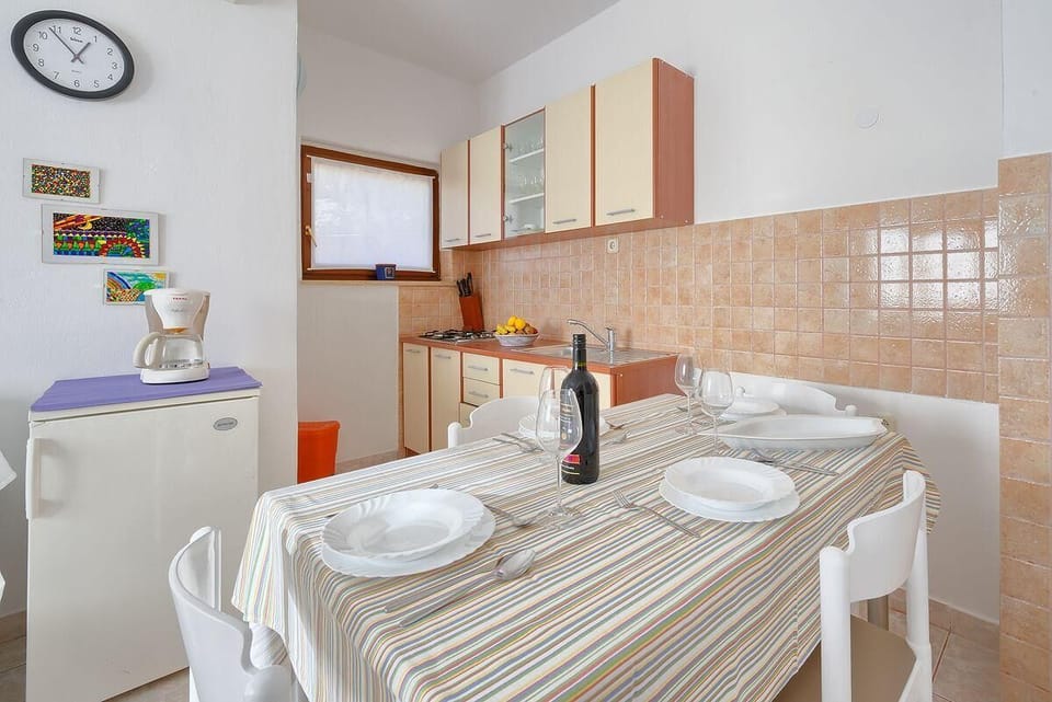 Kitchen area. Kitchen