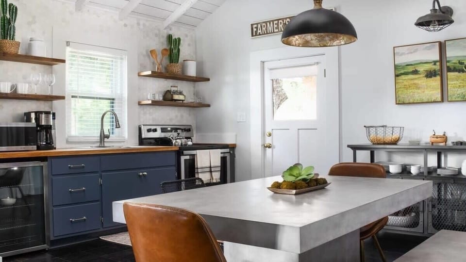 Full kitchen
