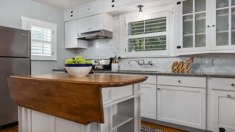 cook a delicious meal in this stunning kitchen.