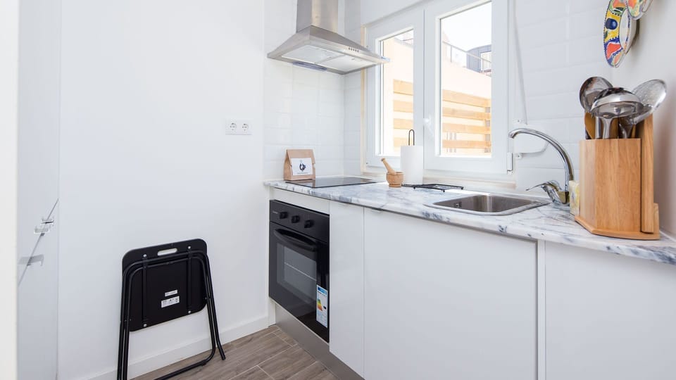 The kitchen has everything you need for your home cooked meals #homecooking #portugal #pt #lisbon