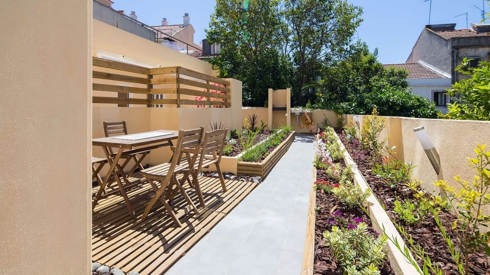 Enjoy a delicious BBQ in this sunny patio #sunny #bbq #portugal #pt #lisbon