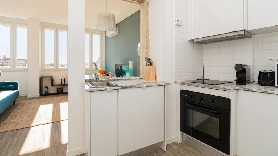 This clean kitchenette is fully equipped and ready to receive your meals #homecooking #clean #portugal #pt #lisbon