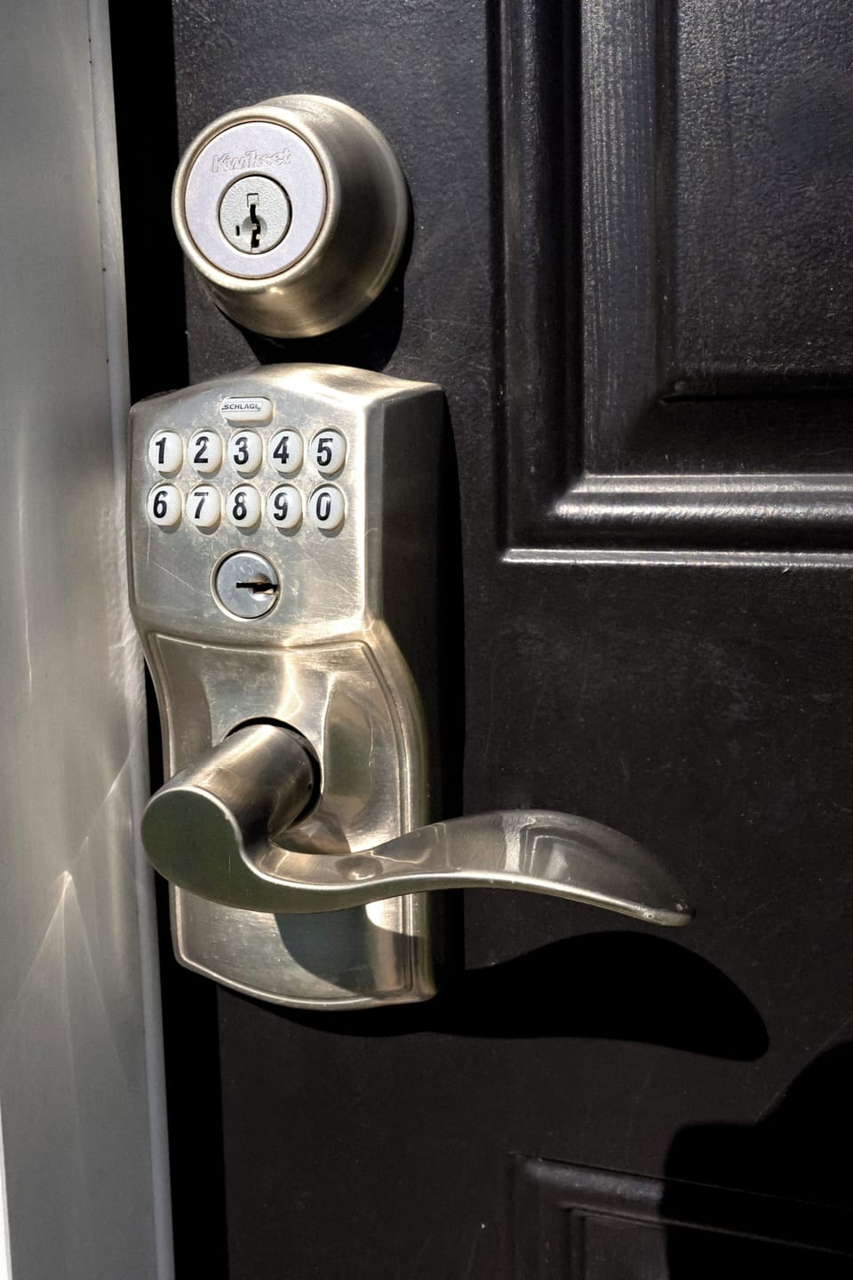 Keyless entry with auto-lock—just don’t forget your code!