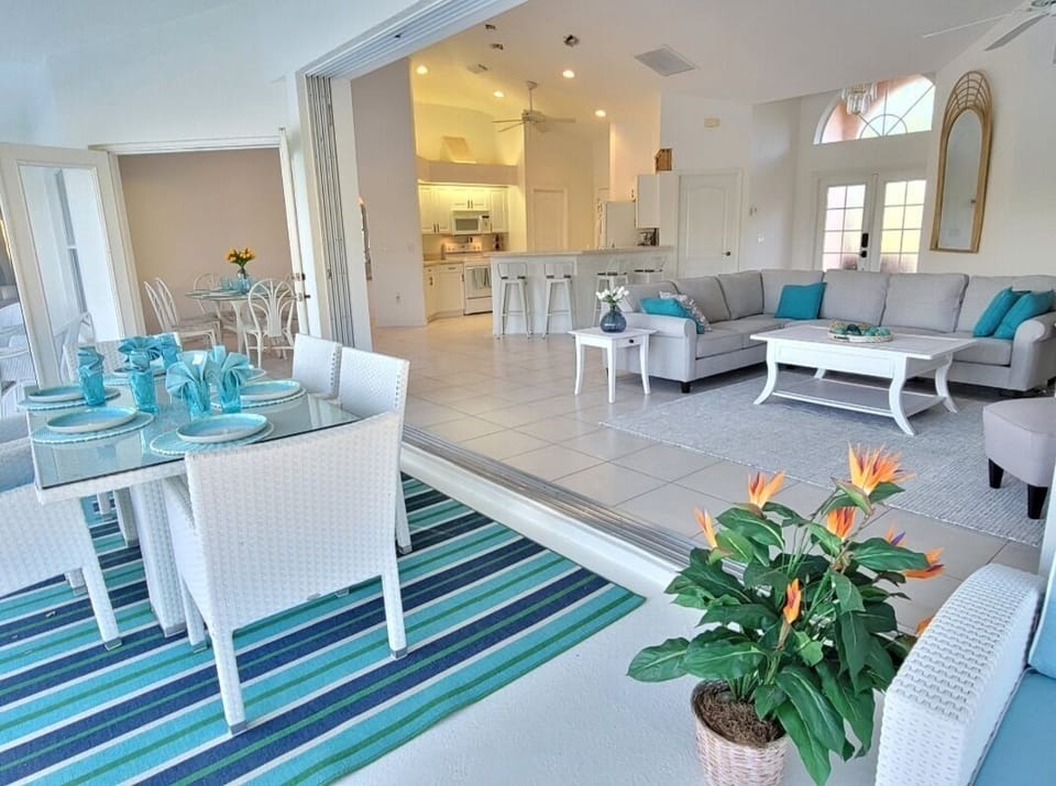 Indoor/outdoor resort living!