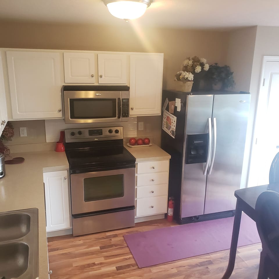 Large Kitchen with all the appliances.