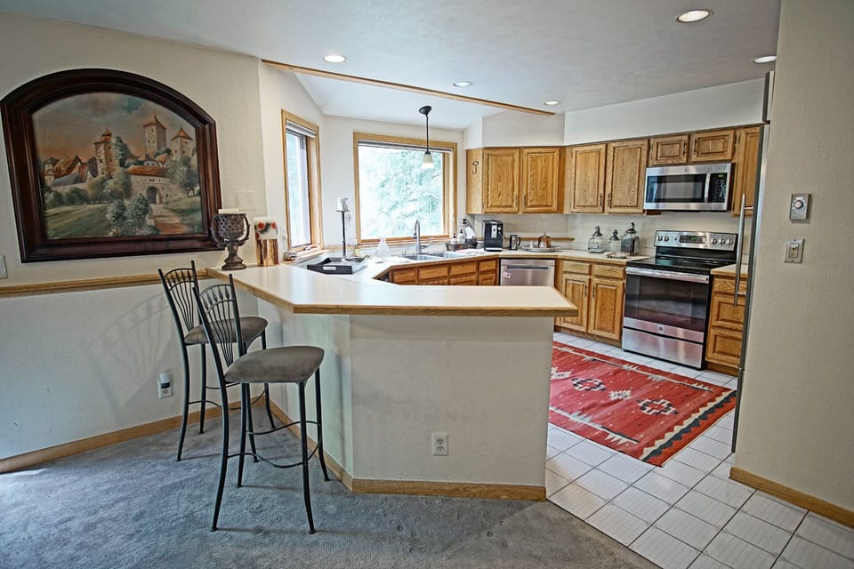 Kitchen & Bar