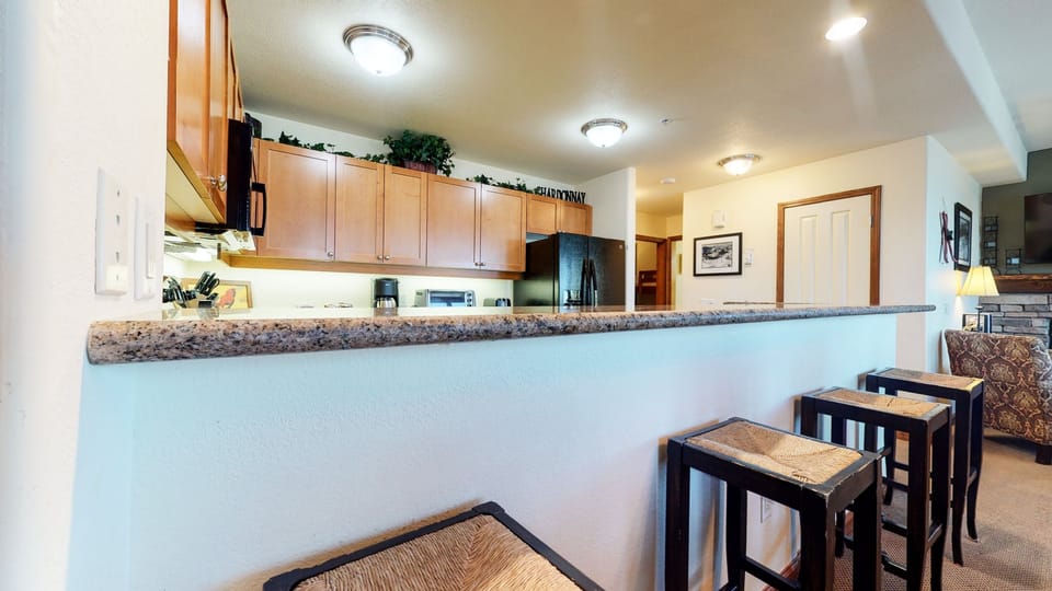 Flooring, Floor, Hardwood, Indoors, Furniture