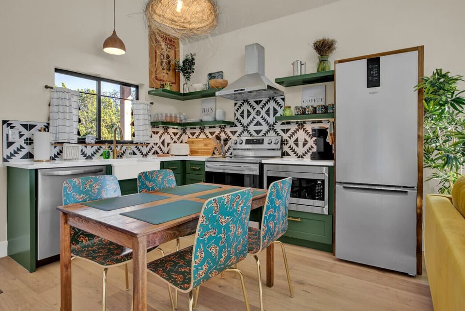 Treehouse full size kitchen