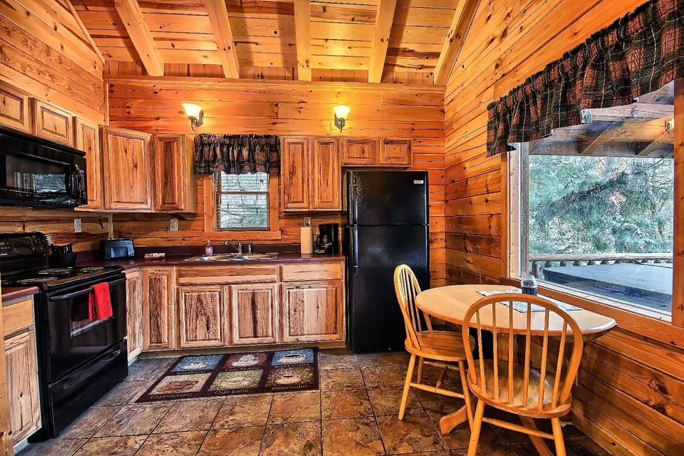 Full Kitchen, with Oven Range, Microwave and Fridge