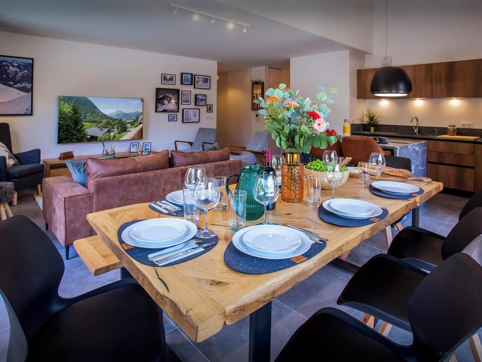 Dining /Lounge