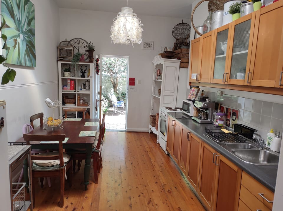 Very bright, spacious kitchen & dinning room.