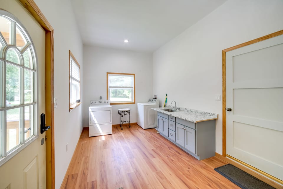 Laundry Room | Washer/Dryer | Utility Sink