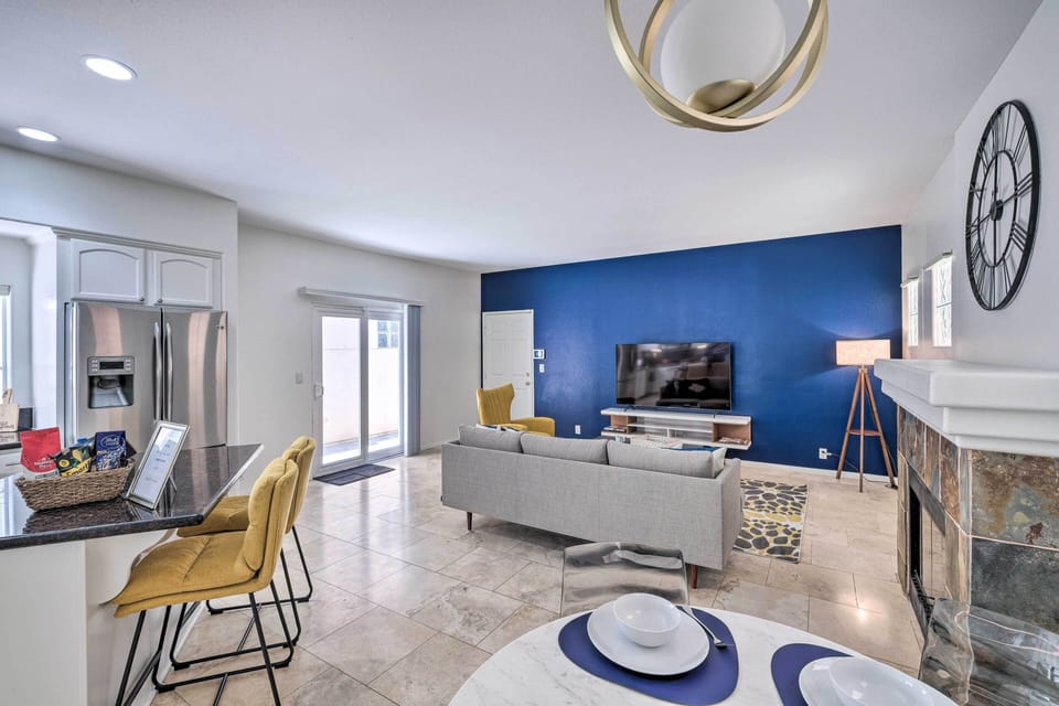 2nd Living Area | Smart TV