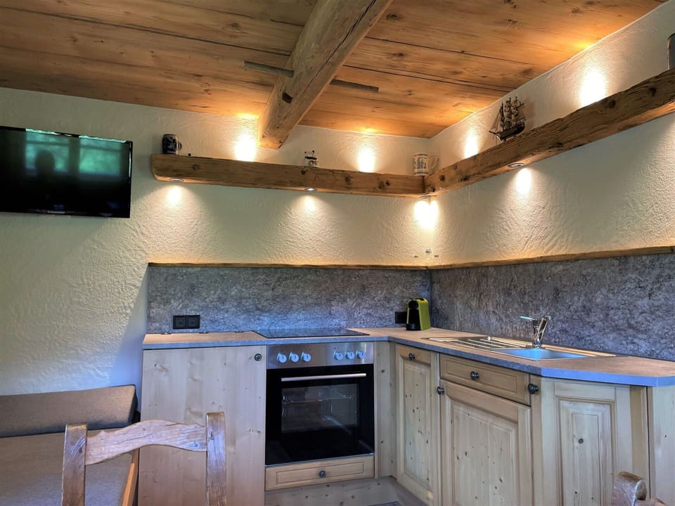Cabinetry, Countertop, Property, Tap, Kitchen Sink, Building, Sink, Kitchen Stove, Wood, Plumbing Fixture