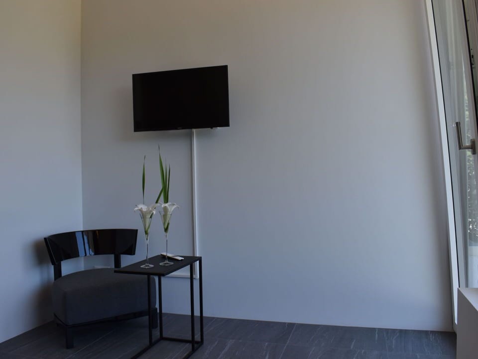 Chair, Wood, Building, Floor, Plant, Flooring, Paint, Rectangle, Hardwood, Art