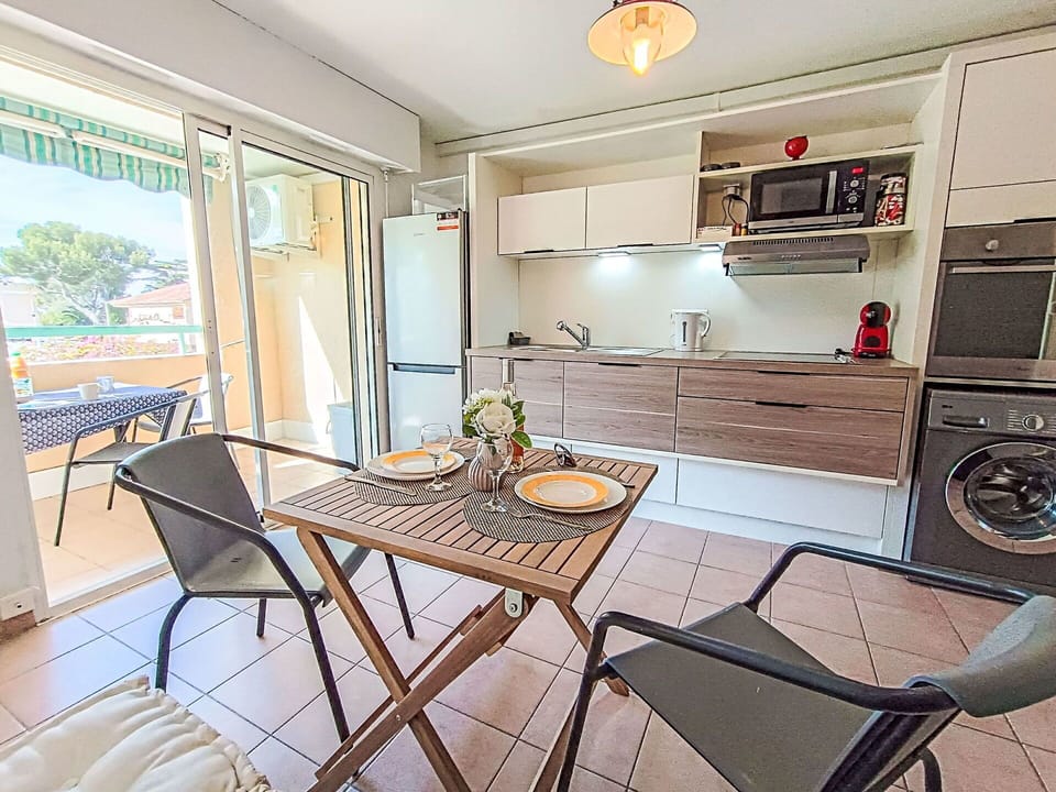 Furniture, Apartment, Chair, Major Appliance, Kitchen & Dining Room Table, Balcony, Wood Stain, Houseplant, Kitchen, Aluminium