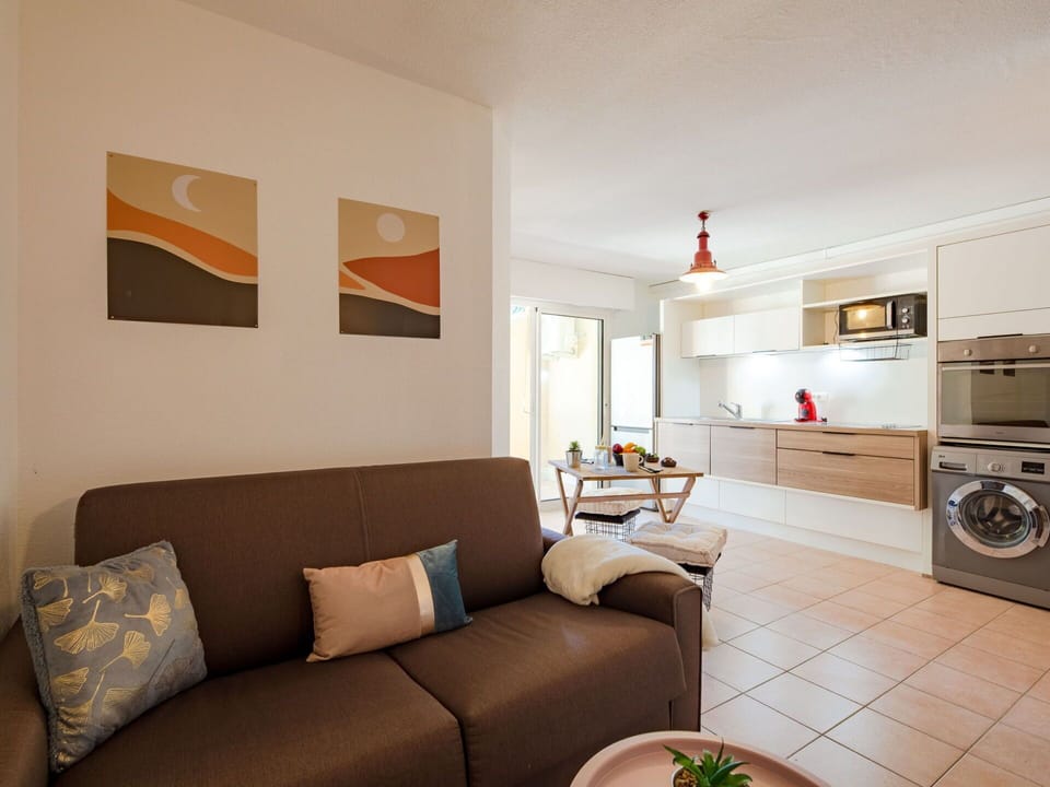 Property, Furniture, Couch, Lighting, Interior Design, Orange, Living Room, Comfort, Wood, Flooring