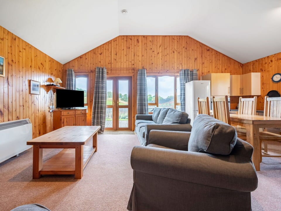 Furniture, Building, Comfort, Window, Couch, Wood, Interior Design, Lamp, Flooring, Shade