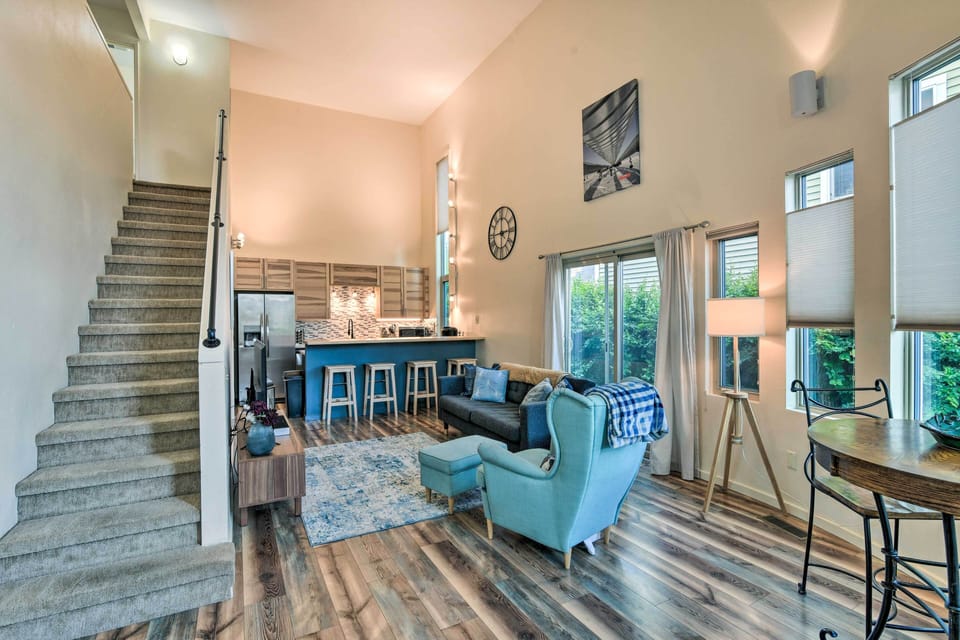 Living Area | Free WiFi | Smart TV | Netflix | Board Games