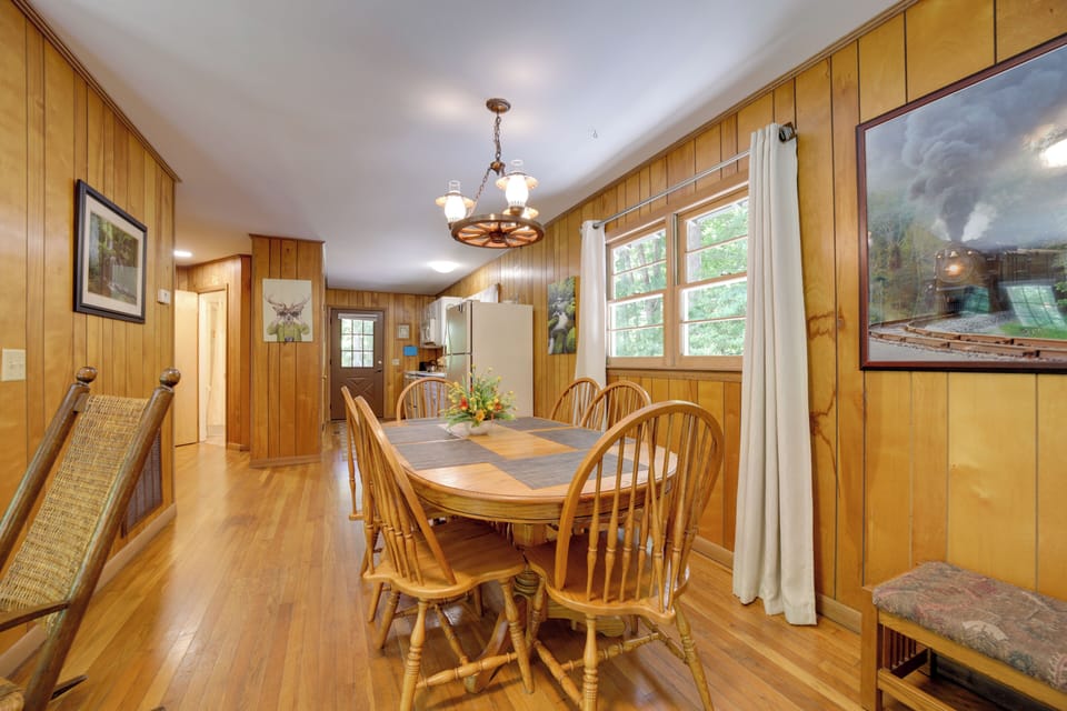 Dining Room | Dishware & Flatware Provided | Central A/C & Heating
