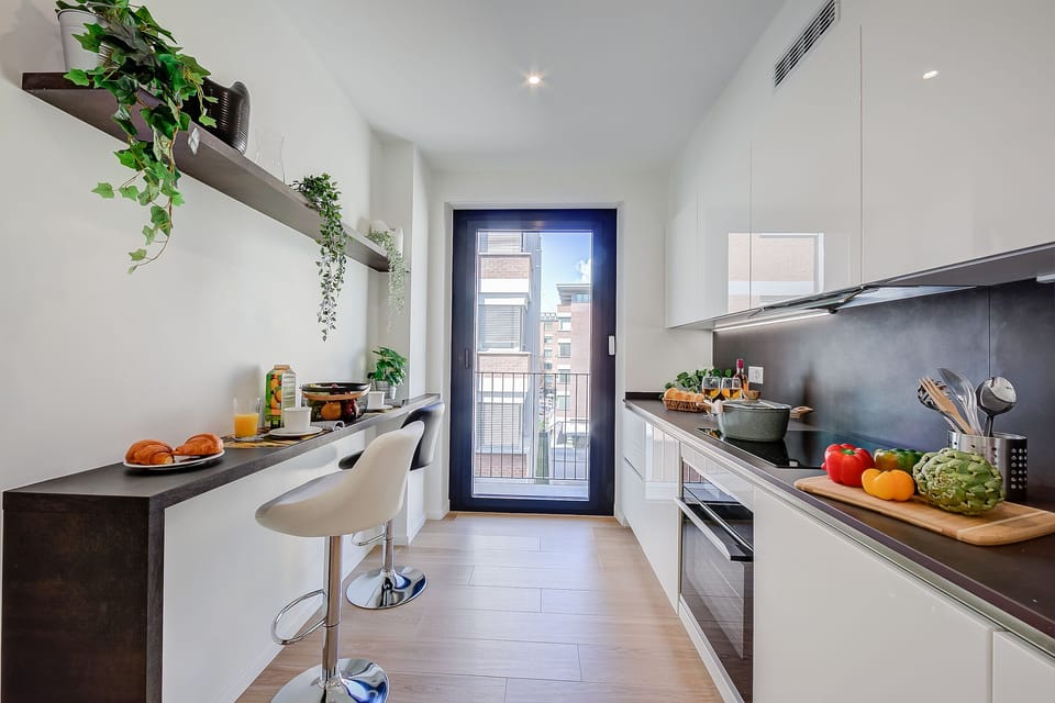 Complete kitchen with dishwasher, oven, washing machine