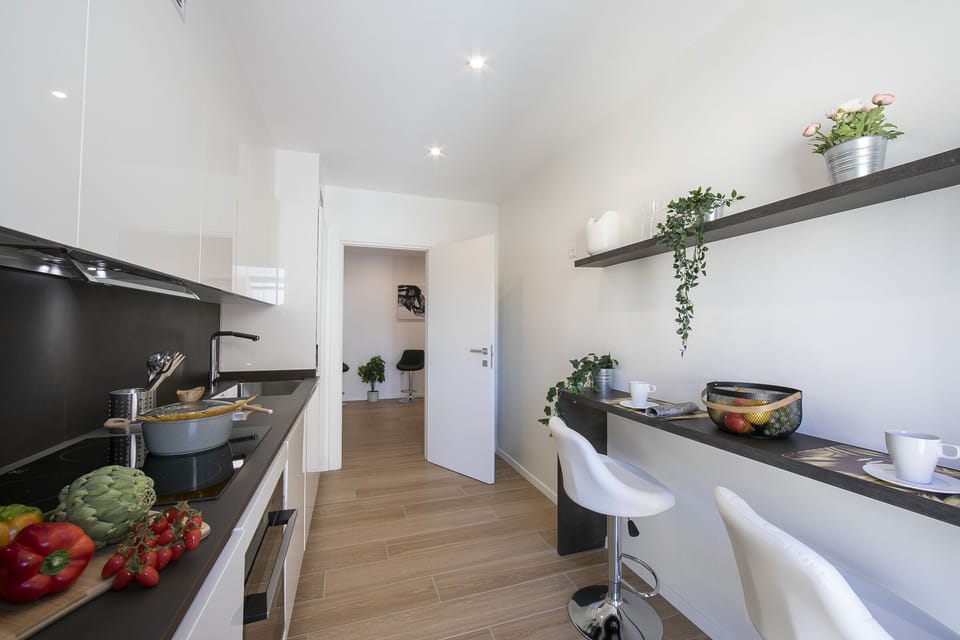 Kitchen with dishwasher, oven and washing machine