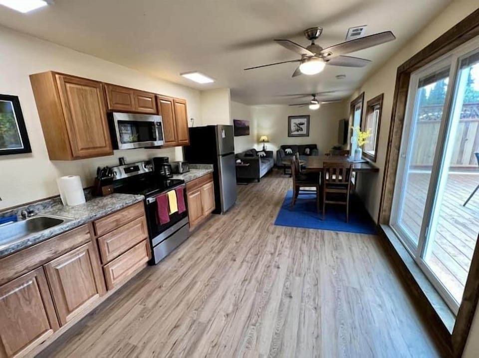 (13) plenty of room to move around and cook meals