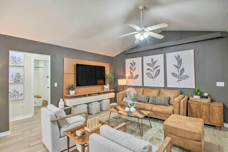Pensacola Vacation Rental | 3BR | 2BA | 1,611 Sq Ft | 2 Small Steps to Enter