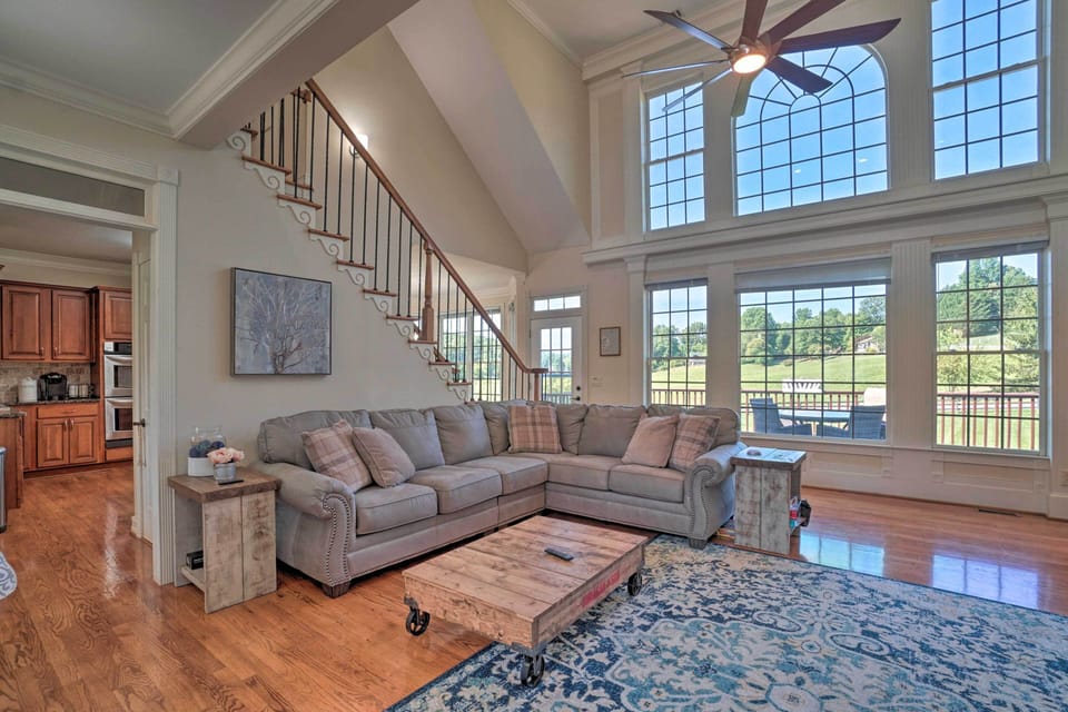 Living Room | Smart TV | Free WiFi