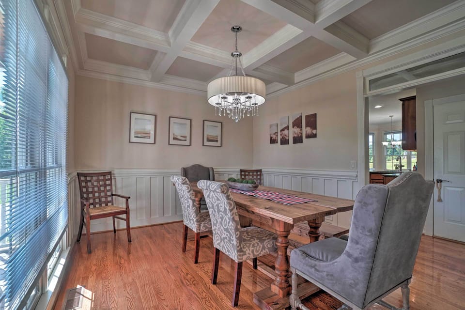 Dining Area | Dishware & Flatware Provided